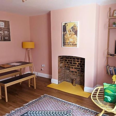 Stylish And Colourful Flat Minutes From The Beach Margate Kültér fotó