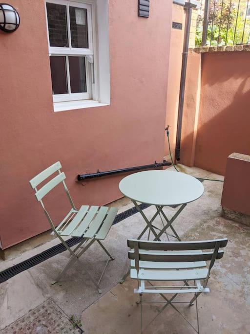 Stylish And Colourful Flat Minutes From The Beach Margate Kültér fotó
