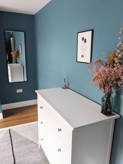 Stylish And Colourful Flat Minutes From The Beach Margate Kültér fotó