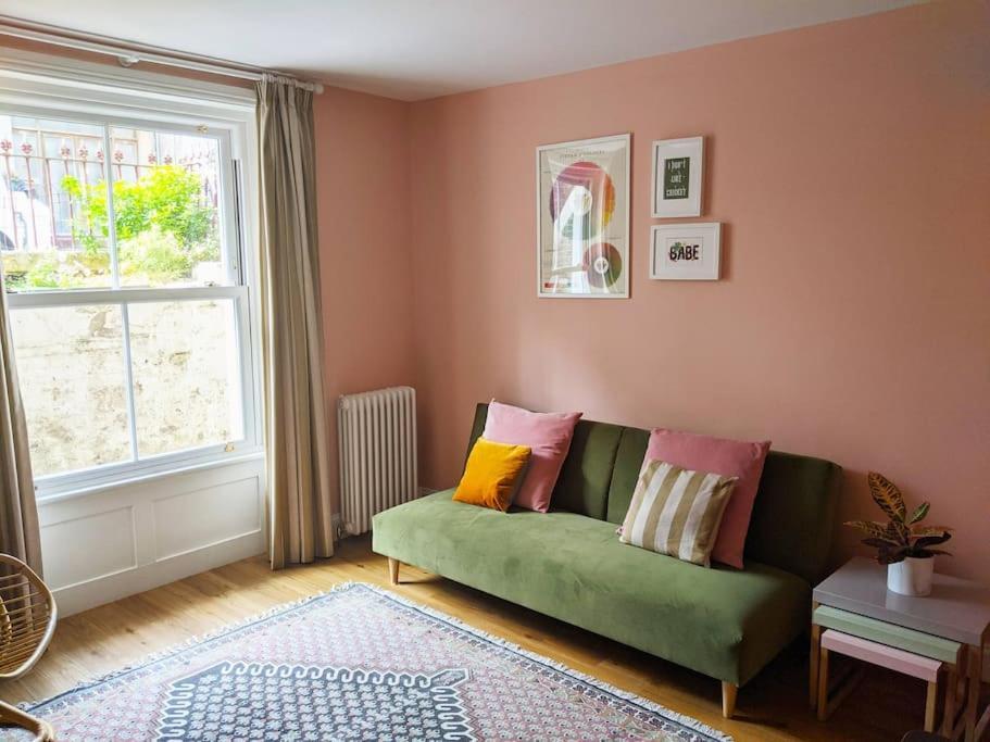 Stylish And Colourful Flat Minutes From The Beach Margate Kültér fotó