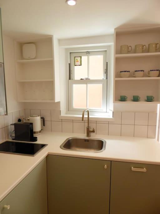 Stylish And Colourful Flat Minutes From The Beach Margate Kültér fotó